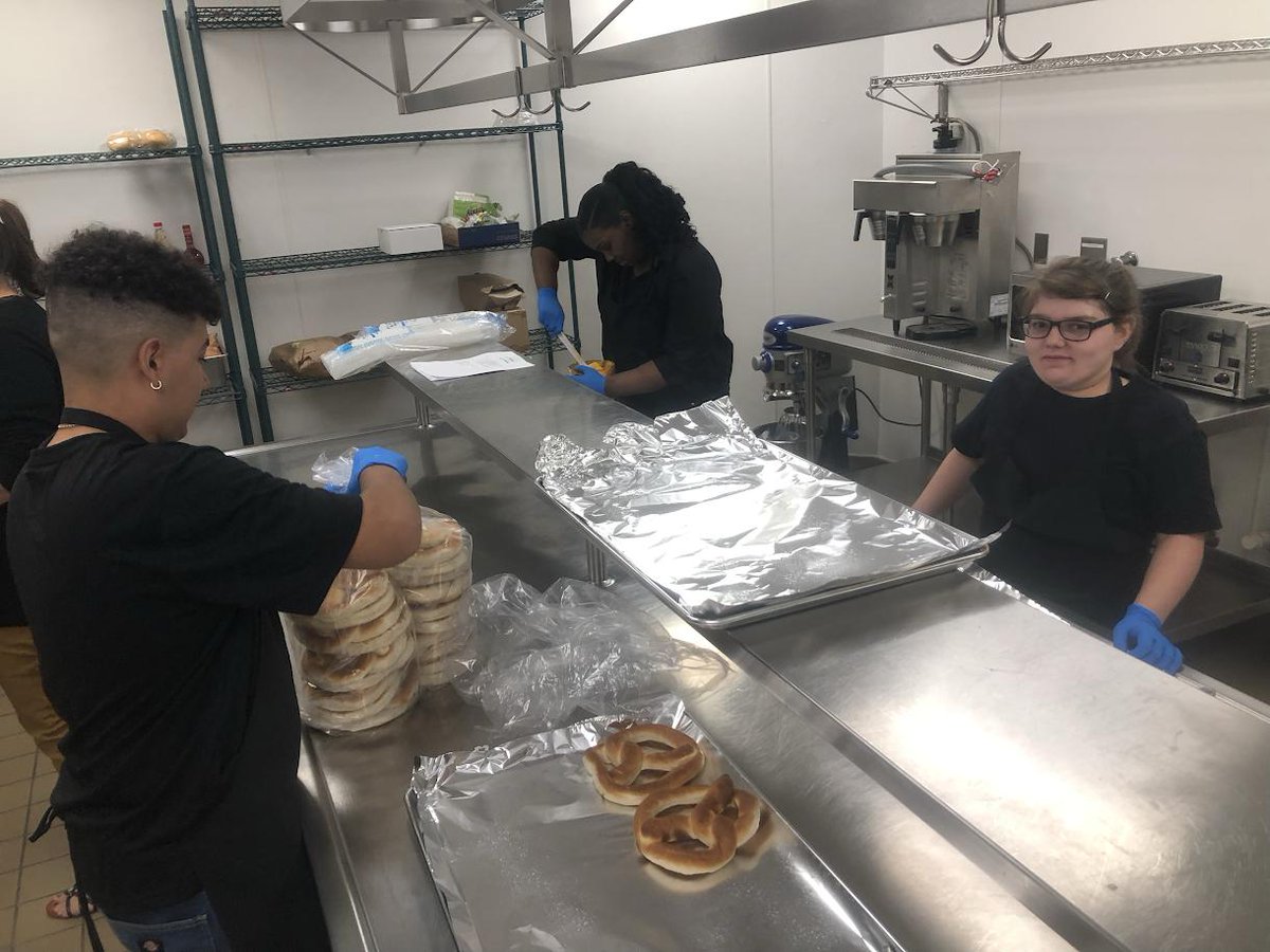 Learn4Life's tweet photo. Fundamental #CulinaryArts students got a 'taste' for a corporate #catering gig thanks to a recent work-based experience! ๐ฅจ #Learn4LifeCTE #CareerTechEd https://t.co/5T7Dcbl0g7