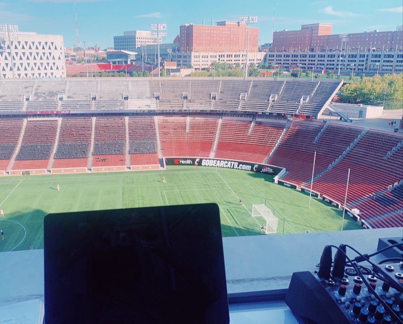 AshleyMartin_12's tweet photo. Felt so lucky to commentate the UC women's girls soccer game while looking at this beautiful view of @uofcincy #prettypicmonday https://t.co/K5tn5qVCoc