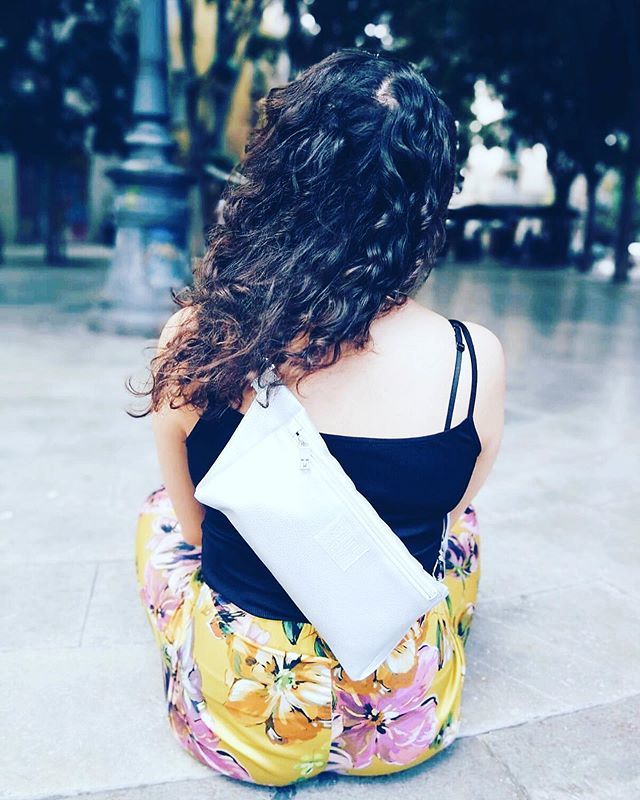 manufabo's tweet photo. taking a seat.
—— in the streets of #barcelona with the #manufabo #beltbag - the #nonchalant #citybag - Stich also proved to be an #antitheftbag ——
#silverbag #handmadebag #badberleburg #wittgenstein #handmadebags #beltbags #backbag #urbanbag #urbanbags #touristbag #travelba… https://t.co/YKmbAPImg3