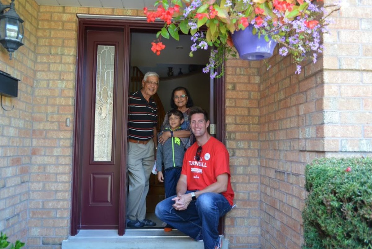 WhitbyLiberal's tweet image. This weekend was our National Weekend of Action, and we had an amazing group of volunteers working hard knocking on doors and making phone calls. We had so many great conversations with the people of #Whitby, about the issues that really matter to them. #ChooseForward in October!