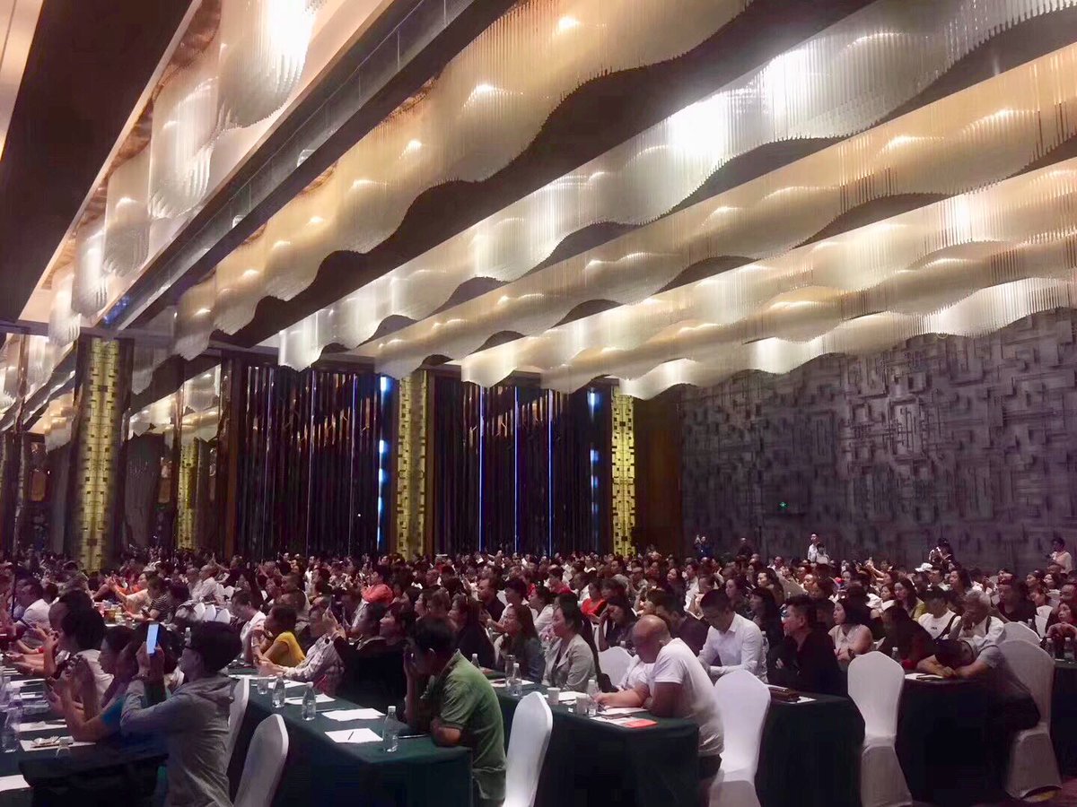 Homebloc_io's tweet photo. 2019 Global Distributed Lightning Storage Blockchain Summit Forum is taking place in Shenzhen and Chongqing cities, China. As a co-host, Joshua Peng explained the application of #blockchain technology on real estate and how #homebloc improves the living ecosystem. #tech https://t.co/XRy4L7tEHR