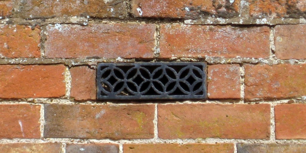 What did the Victorians do for us? They decorated almost everything - including the brick air vent at #CharlecotePark, #StratfordUponAvon. <a href="/Xav_Anderson/">Xav Anderson - Clockwork City</a> @WarksTN <a href="/DiscoverGather/">DiscoverGatherGive Contemporary Arts Festival</a> <a href="/Stratforward/">Stratford Upon Avon BID</a> <a href="/ShakespearesEng/">Shakespeare’s England</a> <a href="/SUA_online/">Stratford-upon-Avon</a> <a href="/charlecoteNT/">Charlecote Park (NT)</a> <a href="/charlecotemill/">Charlecote Mill</a> <a href="/wool_shed/">Lesley Maslen</a>