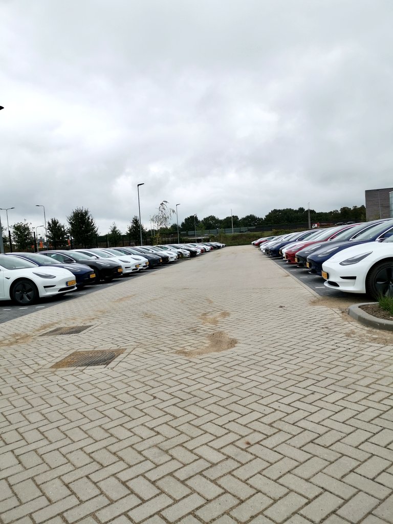 This is just one side of one parking lot at #Tesla Delivery Center Tilburg. Over a 1000 Model 3s ready for delivery.