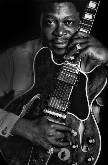 FYI_Music's tweet photo. "We all have idols. Play like anyone you care about but try to be yourself while you're doing so" -BluesBoyKing. Happy94th. #FreeYourInhibition #fyimusicgroup #BluesGuitar #MusicMotivation #MondayQuote #mondaymuse #MondayMemories #BBKing #Lucille #RIP #HappyBirthday #KingofBlues https://t.co/blJBt1JdPH