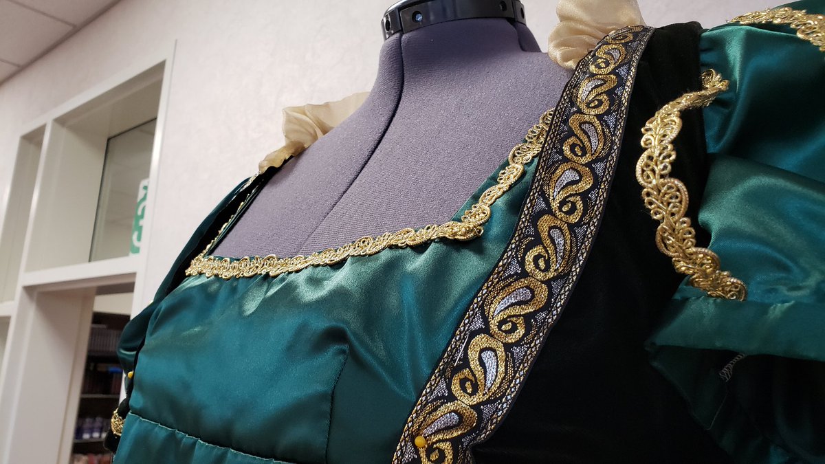 RHSBookHangout's tweet photo. Our first sewing class will Wednesday at 2pm at the RHS Library.  Anyone can come &amp; learn--or bring their own projects to work on. Focus: From pattern to completion. Questions? Ask ms pratt @FSUSDLibraries @rhsrodsquad https://t.co/pBmY1MGa7A