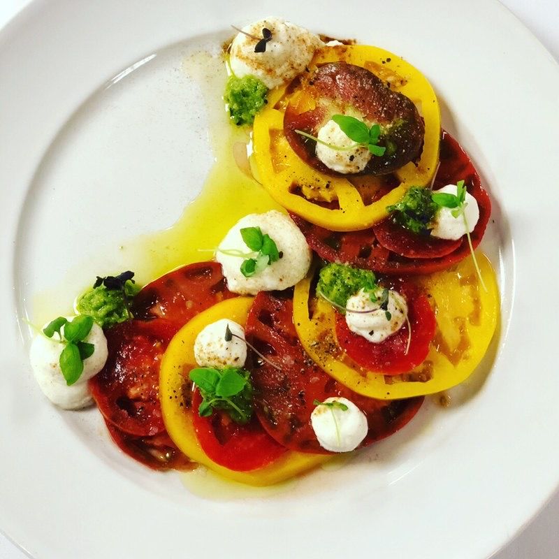 Last of the Heirloom Tomatoes 🍅 Summer is winding down, but you can still enjoy a fresh bite for #MeatlessMonday! Our Caprese features Heirloom Tomatoes, Burrata, Balsamic Reduction and Basil.