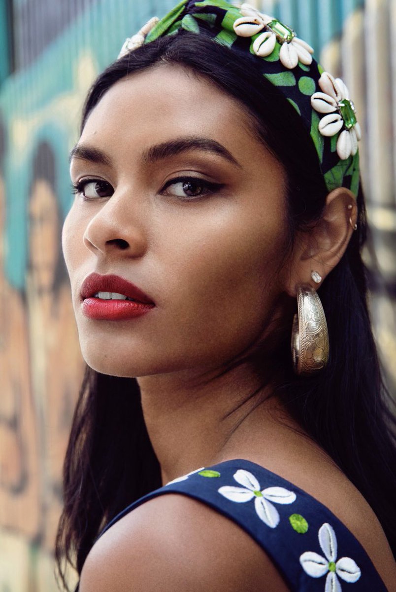 autumn_adeigbo's tweet photo. Our green cowrie shell #headband with our Chloe dress #AATribe #culturecolorconscience #GlobalGirls #ethicalfashion #sustainablefashion https://t.co/xWRyGIqUfz