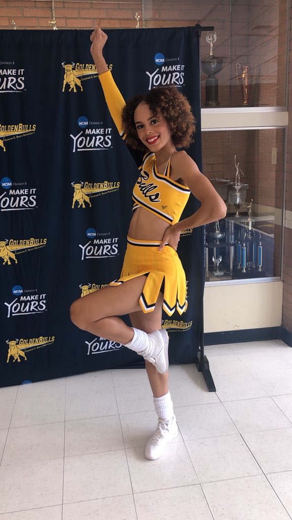 yeaaitsmee's tweet photo. Coming to college I felt that I  didn’t have a purpose in life and that I had a point to prove, but this talented girl drew a beautiful picture of me at the the game Saturday, I was so astonished that she actually noticed me. She warmed my heart and reminded me of my PURPOSE💙💛 https://t.co/df5MsK99ru