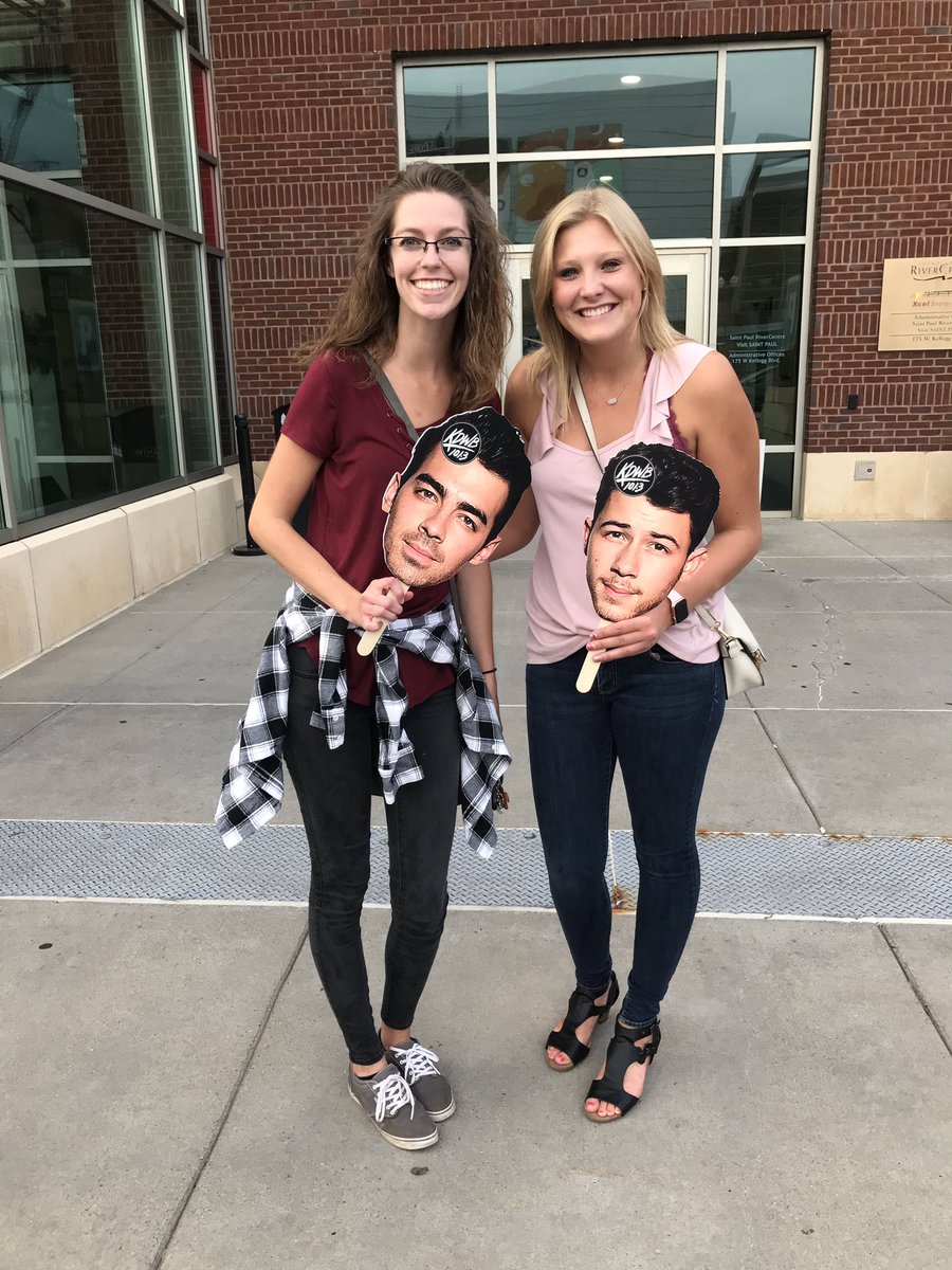 haileyjoyeide's tweet photo. Let’s win some tickets 😉♥️ #KDWBJonas https://t.co/mvKvaXa9QJ