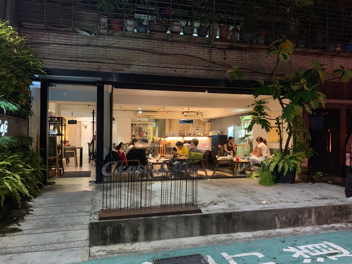 corn_kn's tweet photo. 台湾旅行のスケジュールと偶然噛み合ったPerfumeのポスターラリー 
#Pcubed_P #pcp32 https://t.co/4jMBCyQoPA