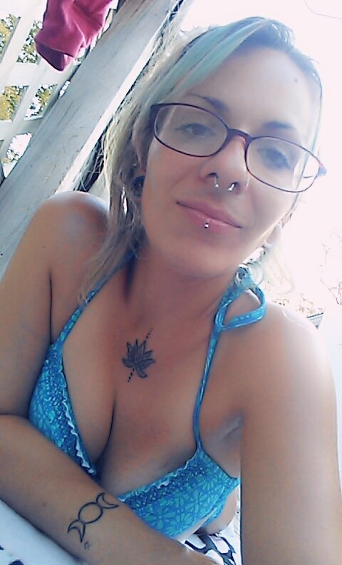 heathergene25's tweet photo. Laying out!. 🤓 https://t.co/QC36uv8Aof