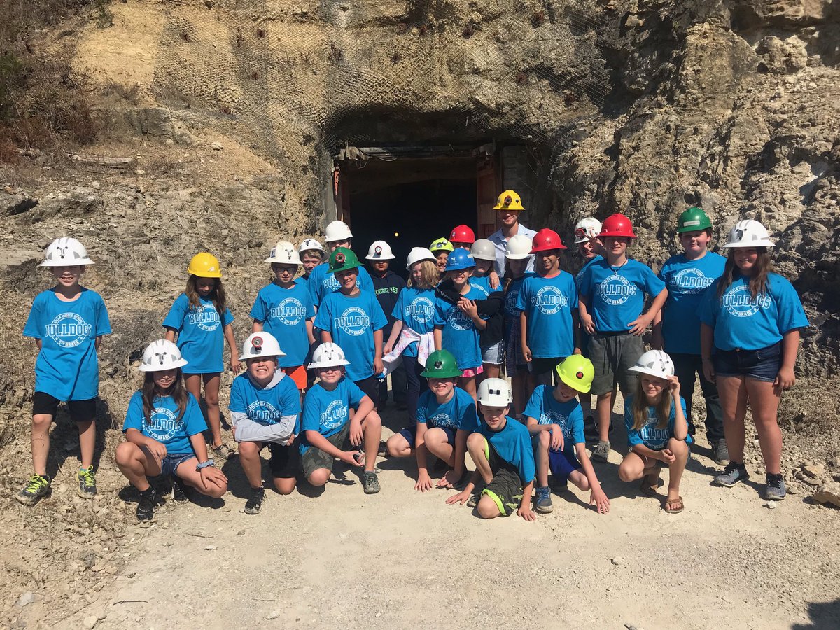 MrsCapps485's tweet photo. The Knecaps had a great field trip to the Missouri S&amp;T Mine today! Thanks @ZinkTeach for taking my class since my doctor wasn’t in the mood for me to go into labor mid field trip 🤷🏻‍♀️😂 #rmssalute https://t.co/TOu4W1Y4By