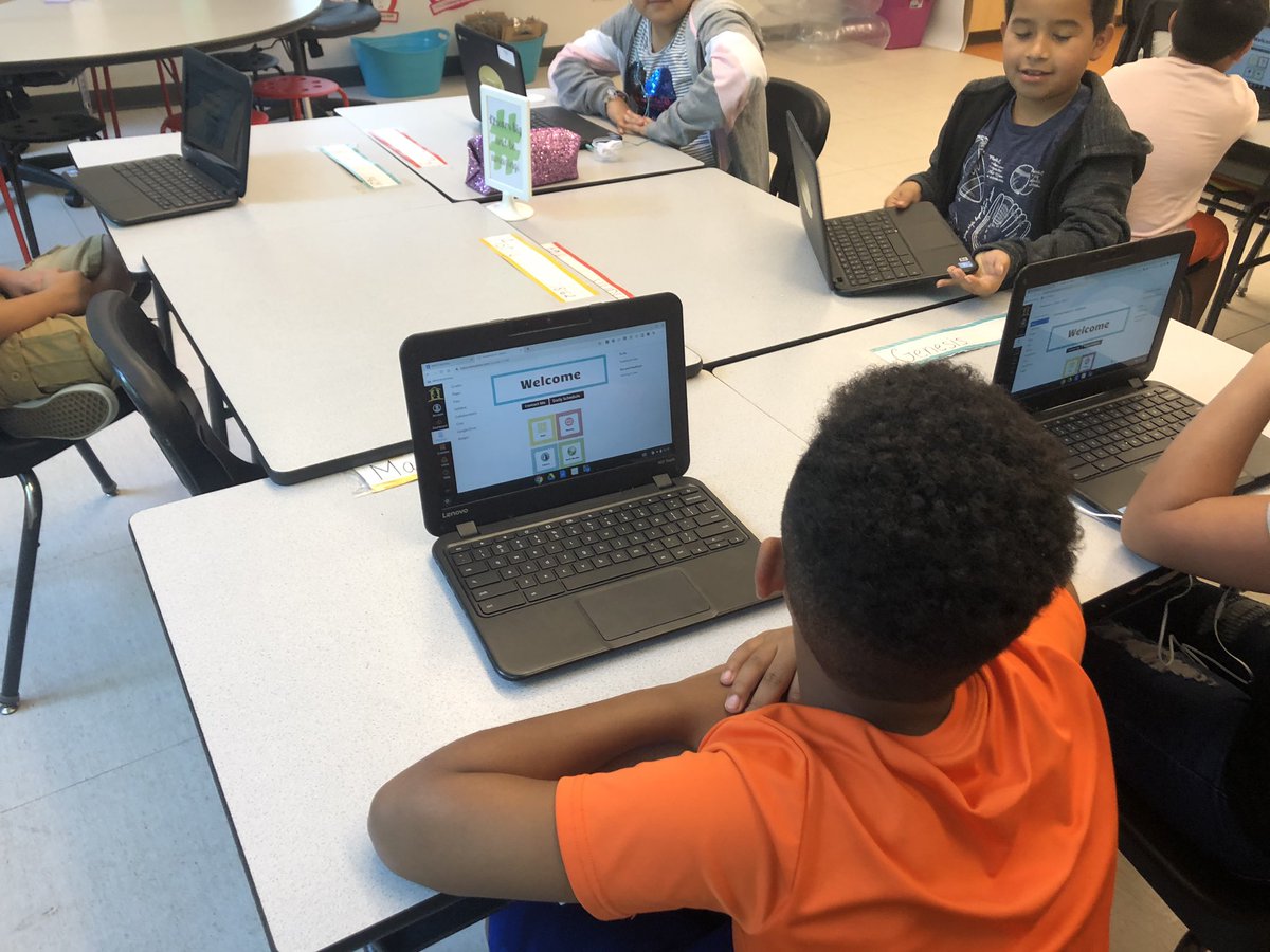 Students_rising's tweet photo. Students are brainstorming ways we can use @CanvasLMS for creating  pathways to customize their learning experiences.  Ms. Lebron’s class had a powerful math goal setting discussion online!!! @GLebron2 https://t.co/EANl6Ymp1y