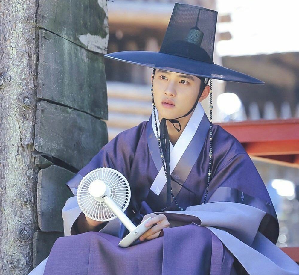 *•.¸♡ 𝐃-𝟒𝟗𝟔 ♡¸.•*I miss you, my prince. Our local TV will be showing you sometime soon and more people will get to know you and love you for sure. I know they will.  #도경수  #디오  @weareoneEXO