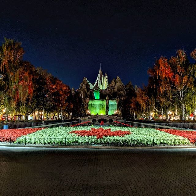 ParkShenanigans's tweet photo. After close at #canadaswonderland #nopeople #nightphotograpy #themeparkphotography https://t.co/uDRqxyuiQS https://t.co/b9zE5RbtwT