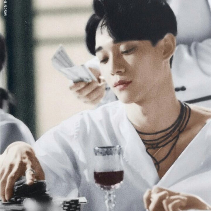 joajoakkk's tweet photo. 16.(엑소)첸님
전 노래잘부르는 아이돌이 너무 멋있드라구요,,그런데 얼굴까지 잘생기면 이건 말 다한거죠😆연습생 기간도 짧으셨다고 알고있는데 왜 그런건지 이해가는 부분👍
이번에 솔로앨범 하나 더 내신다고 들었는데 이번앨범도 잘되시면 좋겠어요 https://t.co/FBsH2Mht49