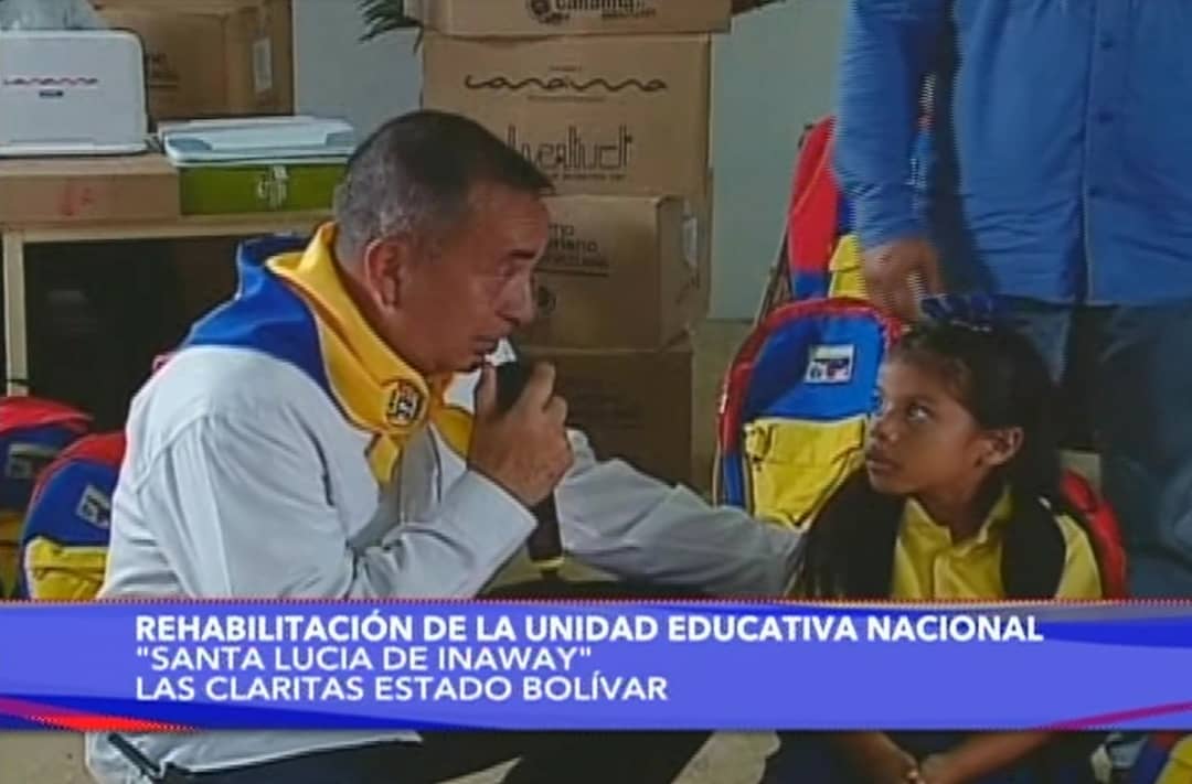 ISP_Bolivar's tweet image. #16Sep Gobernador @JustoNogueraP hace entrega bolsos escolares a comunidades indígenas en el municipio #Sifontes, para el inicio del nuevo año escolar #AClaseConAlegria #VenezuelaSoberaniaYPaz2019 @sec_gob @MPPSalud @ViceSocialT @Prensa_GoBol @mbermudez_21 @AlvaradoC_MPPS