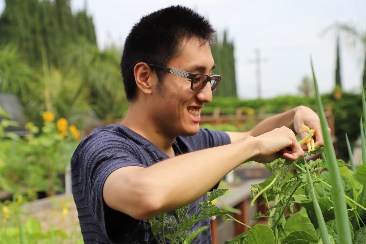 EastersealSoCal's tweet photo. Adult Day Services (#ADS) participant Damion regularly volunteers at #Riverbed #Sustainable #Farm in #Anaheim. Just one of many ADS partnerships that enable participants to volunteer in the community & gain valuable first-hand work experience. #ADSWeek2019 https://t.co/W9ympUvIqJ https://t.co/pVuuiER6wN