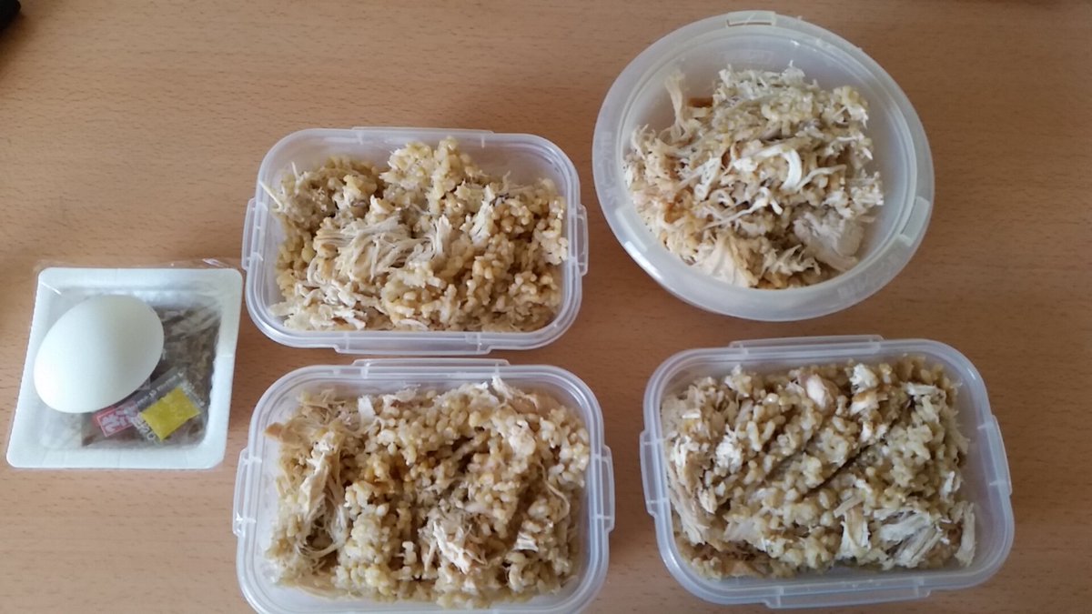 diet1995's tweet photo. 変わらない食事です
これを一週間食べ続けて体調の変化をみます
体重が減りすぎたり、トレーニングの質が落ちたらもう少しカロリーを増やし
体重が増えたらカロリー減らします https://t.co/ZFcclXarXu
