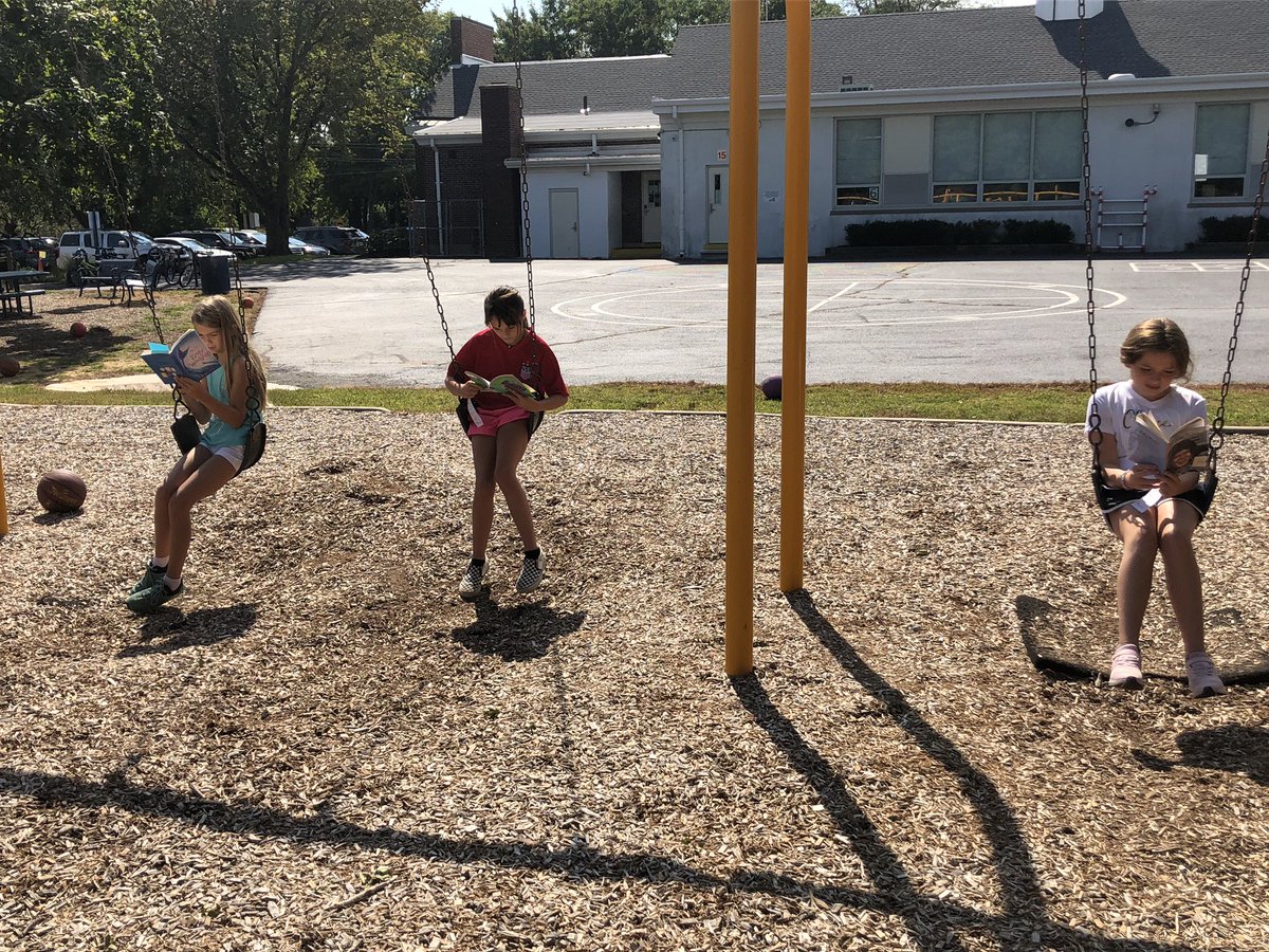 You know the fourth grade #40BookChallenge begins when you see this at recess! @NavesinkSchool #MTPSPride #WeLoveBooks #BookWhisperer @donalynbooks