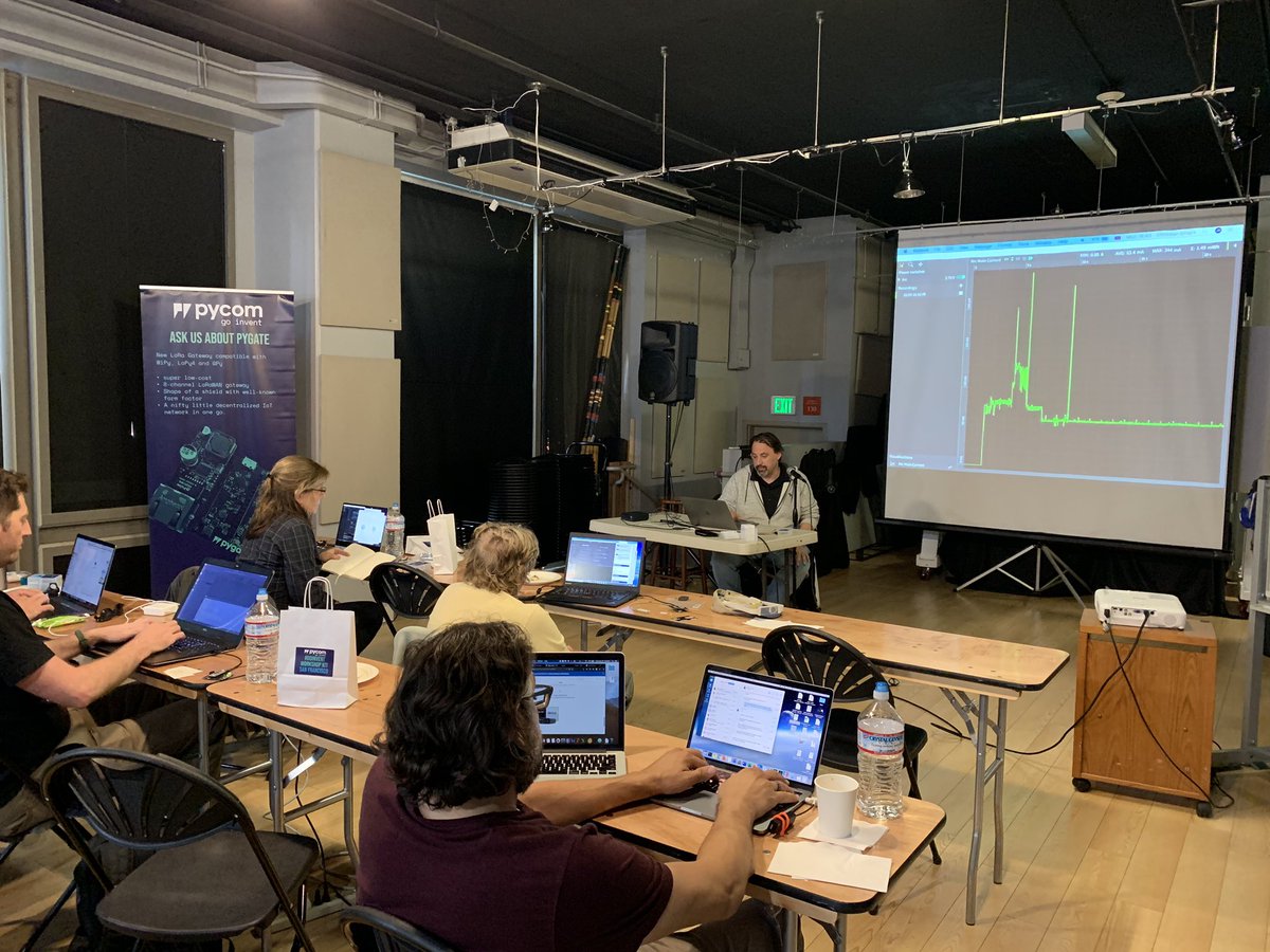 SGWirelessIoT's tweet image. #GOINVENT Workshop Update  - Deep Sleep Mode Demo: (1)90mA with WiFi first and then with (2) Deep Sleep Mode we go down to 22uA #FiPy #makeitdowhatyouwant