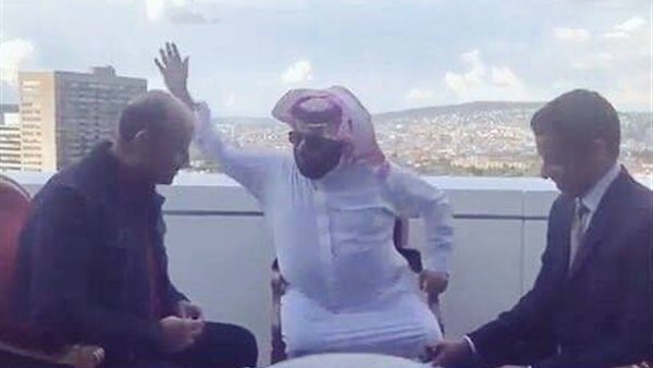 AhmedElbaqry's tweet photo. حابب اذكر #عمرو_أديب انه بيشتغل في قناة (MBC) السعودية، وبياخد أعلى مرتب في الشرق الأوسط يبقبضه من كفيله السعودي اللي بيدي له على قفاه.. وجب التنويه!
اعملوا له منشن عشان هو اتمقص وعمل لي بلوك😂😂😂
#كفايه_بقي_ياسيسي https://t.co/2qaZX9Ab7z