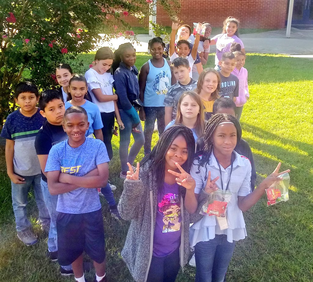 Dolphinville's tweet photo. 5th grade scholars meeting SMART goals! #Dolphinville_SWAG #We_Work #5thgradebrilliance Celebration for striving to achieve in science, math, ELA @ncpublicschools @mcbride_edutech @SMorrisey410 @EricaSm68350074 https://t.co/SITm8Gewv0
