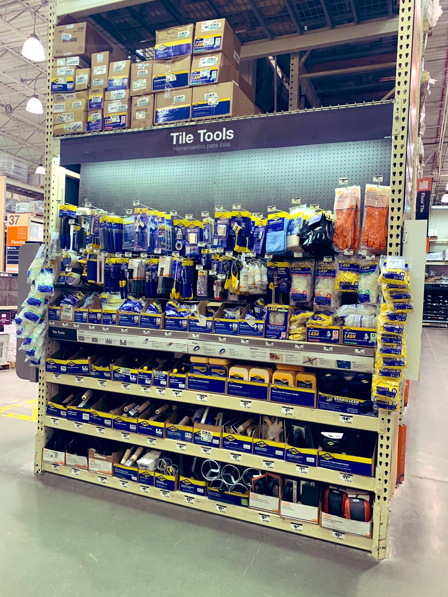 kathy102894's tweet photo. Great job Corey SASM leading the store walk in D23 with our merchandising DS’s🙌🏾 Power is Knowledge @daniel_opene1 https://t.co/fK0SS88t79