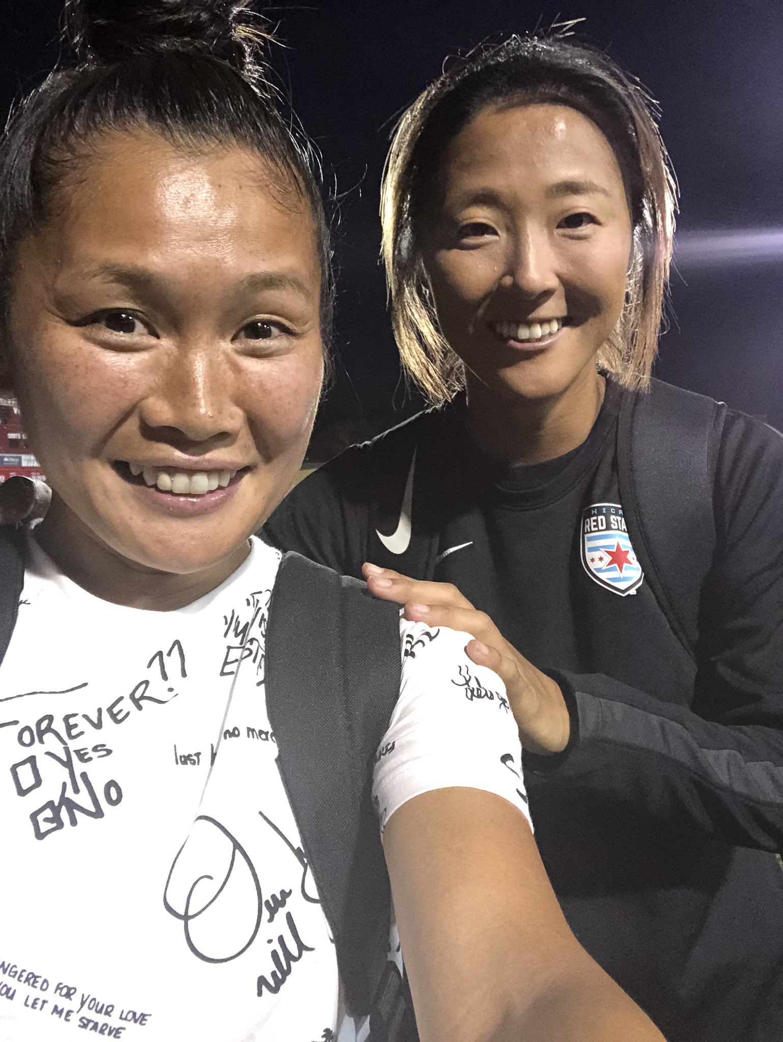 Twitter 上的 川澄奈穂美 Nahomi Kawasumi 昨日1g1aと大活躍だったなが だからうちらの試合では活躍しないでってば 相変わらずギラギラしてて最高だったぜ 続きは Webで 今夜更新予定のなほブログのこと Yuki Nagasato 永里優季 T Co