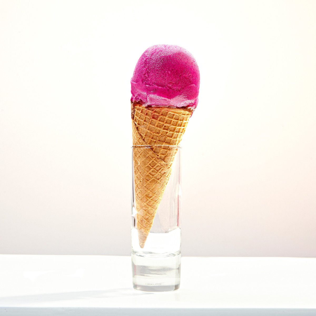 Connaissez-vous le #pitaya ? Venez au salon #VeggieWorldParis pour découvrir et déguster ce fruit exotique aux nombreux bienfaits chez #ElfySuperfruits #veganfood #bowl RDV les 12 et 13 octobre au <a href="/104paris/">CENTQUATRE-PARIS</a> #seeyousoon