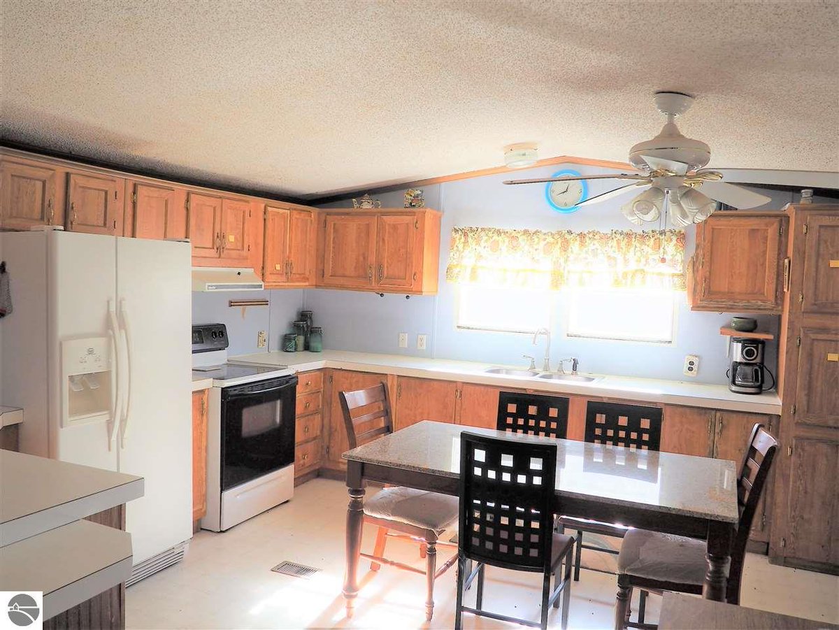 TCExit's tweet photo. Check out our #listing in #FifeLake #MI #realestate #realtor https://t.co/JxdfMI6fb5 https://t.co/5z4zaUFqcw