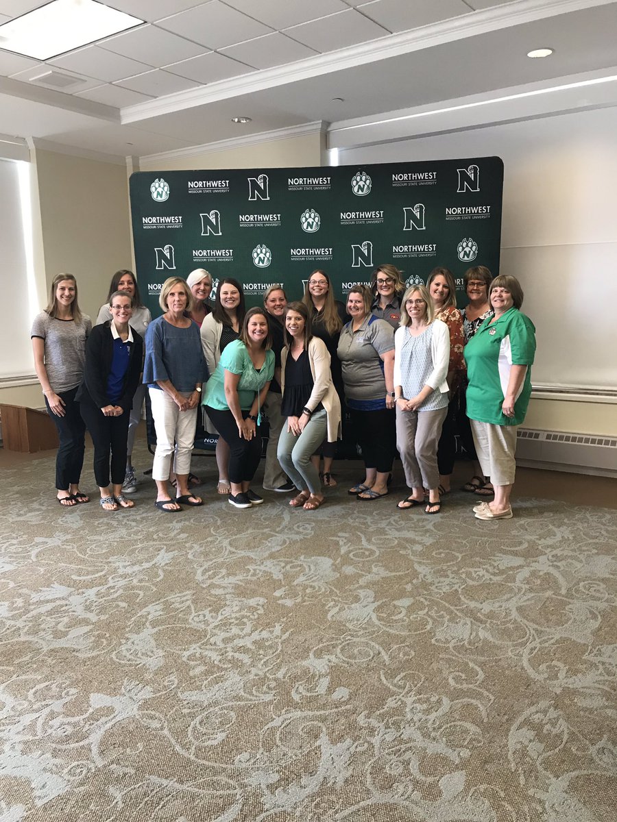 FarleyMarty's tweet photo. Kindergarten network session—great conversations and ideas!!! #275pl @275Conference https://t.co/UWQofIRQtr