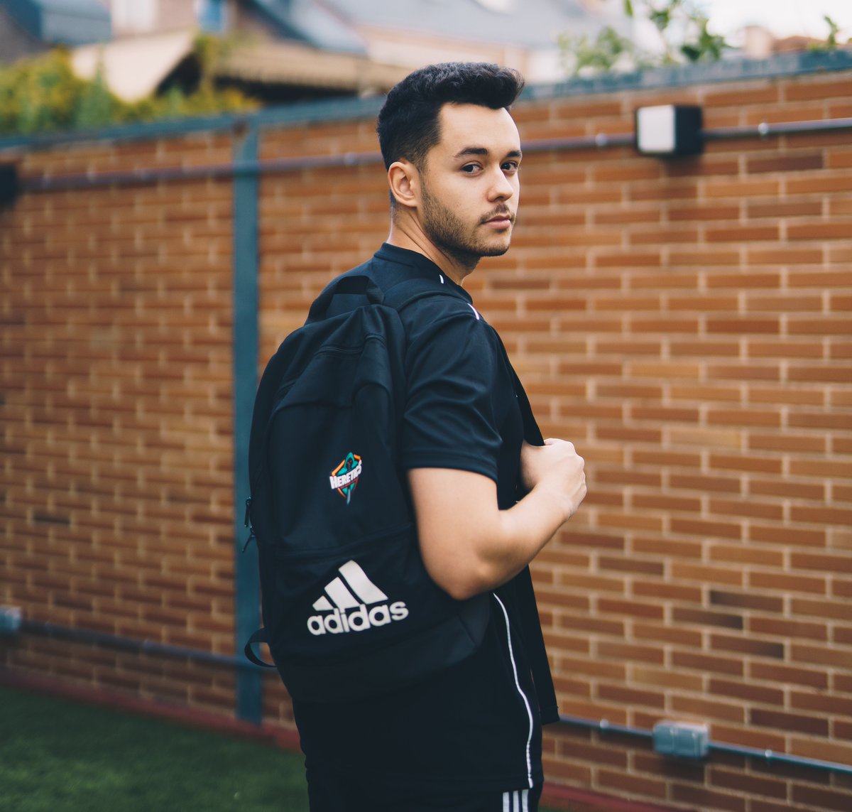 sudadera heretics adidas