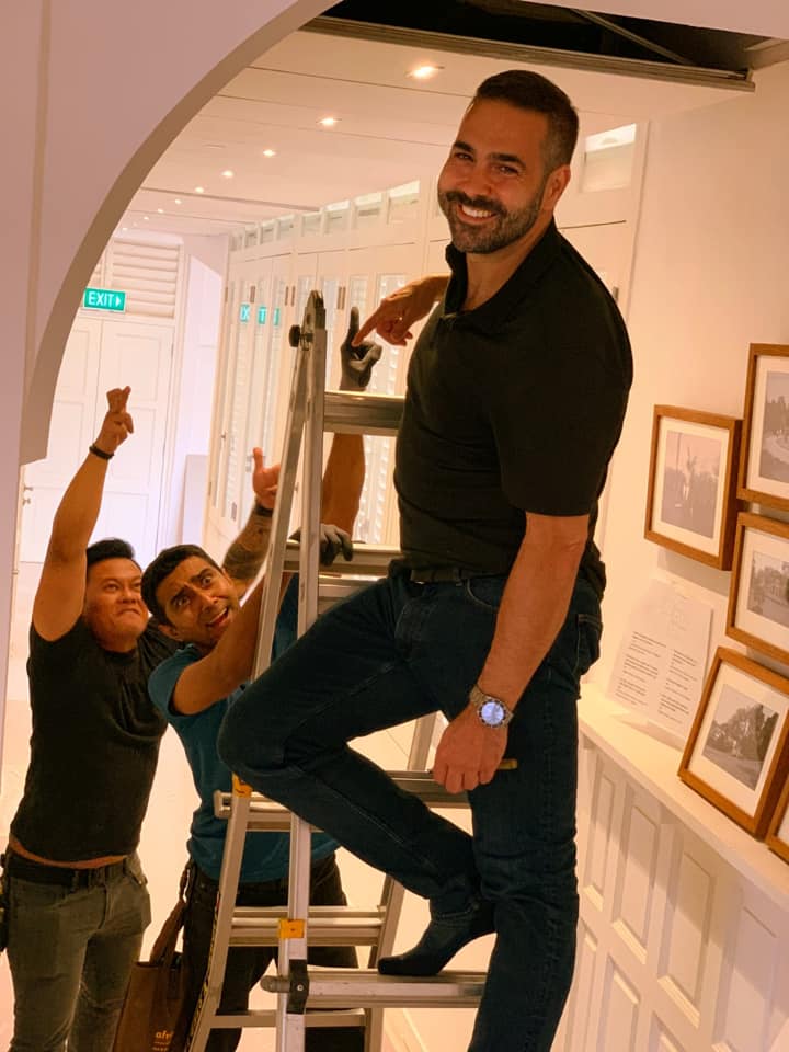 Creating magic in Singapore, apparently the Singapore Team  does not want our owner Francois Roupinian to focus lights...lol
Maybe he should come down the ladder....

#lightingmatters #lightingdesign #lighting #Singapore #Lightemotion