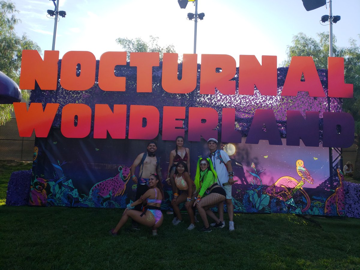 RosaLin99100693's tweet photo. Nocturnal 2019 💙💚💛🧡💜 https://t.co/vTAg7k660M