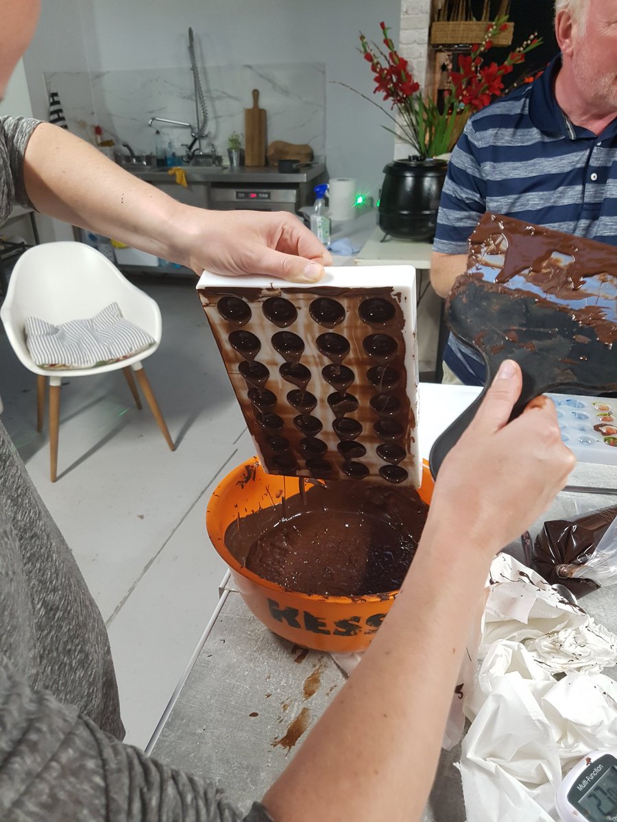 Honoured to be able to host a private chocolate workshop for this gentleman's 98th birthday party! 🍫🍫
⁣
Thank you Jim, for allowing me to be a part of such a special evening with all your family. 😊😊⁣
⁣
Who in your family needs a bit of chocolate in their life?! 😆😆⁣
⁣