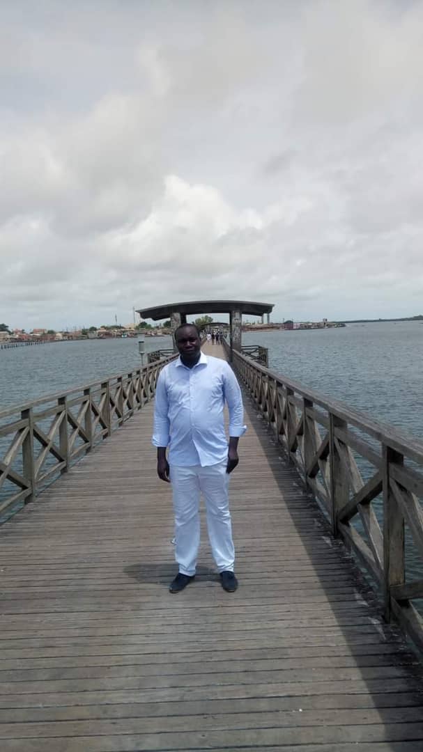 piscoble's tweet photo. Île de Fadiouth,  une photo avec le roi de la mer.  Le baobab sacré et port qui relie joal à fadiouth. https://t.co/jrECLoJcJb