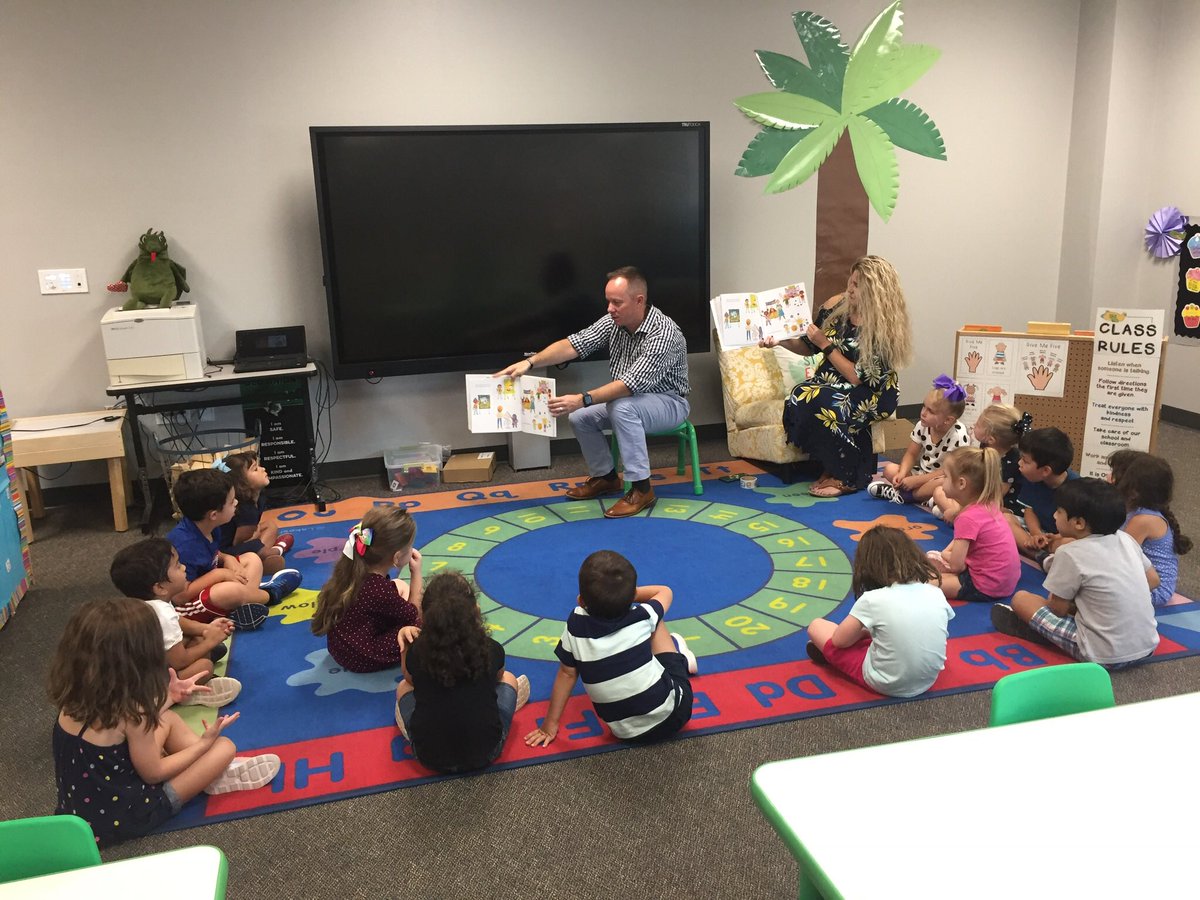 MrsWhitmire0's tweet photo. We loved our Camp Readers visit this morning from Mr. Fike and Mrs. O’Quinn! 💚 #campcarroll #adventureawaits #allarewelcomehere @oldunionES @CISDSpProg https://t.co/og4urMA643