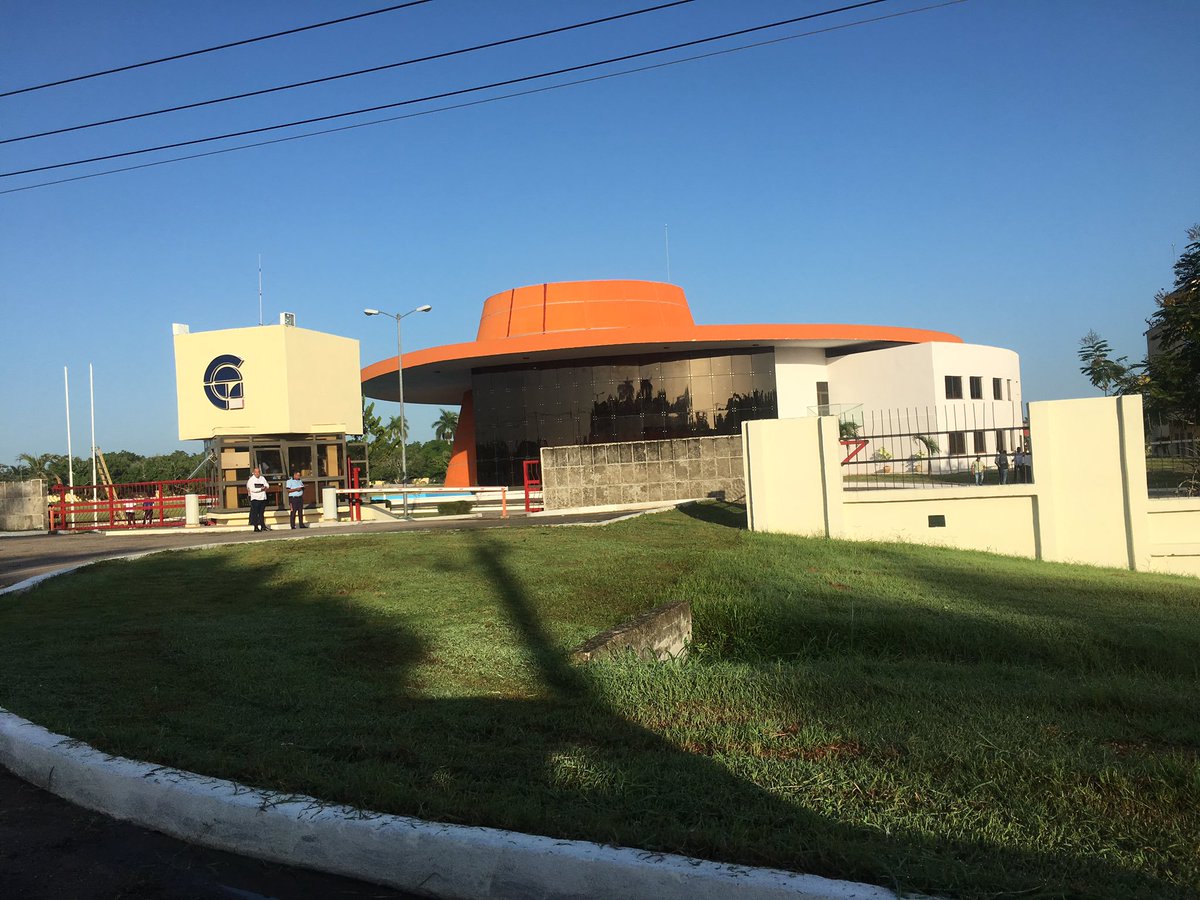 ArmandoRguezB's tweet photo. Países construyen ParquesCT p/fomento #Innovación #EmpresasAltaTecnología
#Fidel creó Polo Biotecnología hizo #Innovación y Alta Tecnología
Hoy impulsamos #ParqueCT en @universidad_uci y Centro Nanociencia y Nanotecnología
Fiel a la historia, construyendo futuro #CubaAvanza https://t.co/xZ06Zge7zN