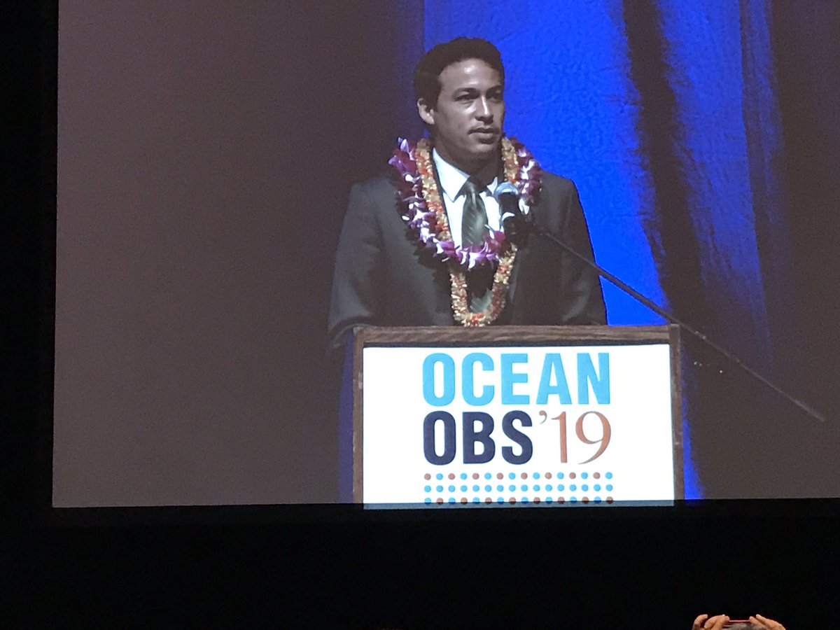 deepseadawn's tweet photo. A great pleasure to see Rep. Chris Lee of Hawaii once again, who was also a terrific panelist at #DoFest at the Global Climate Action Summit, welcoming #oceanobs19 + state’s leadership on my fronts, inc all schools to be net0 in carbon emissions by 2035. @OceanObs19 https://t.co/jkNnntI2Po