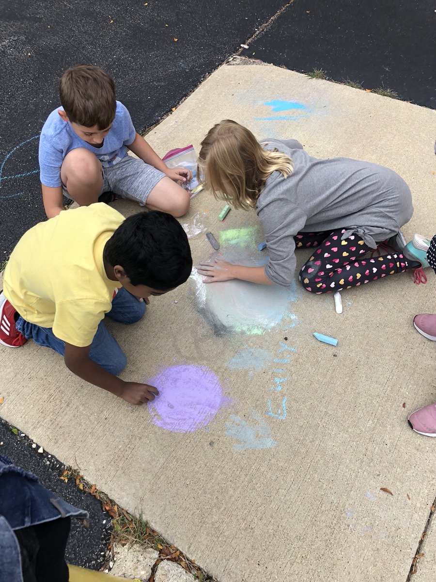 d61Terlau's tweet photo. Dot Day fun! #InternationalDotDay @D61Press @D61Lace #d61learns https://t.co/dOeA71JKTV