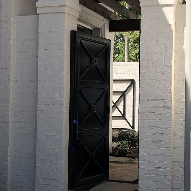 loydbuilders's tweet photo. You’ll have to visit us during #paradeofhomes to see what’s behind this gorgeous door!  It’s worth the wait, we promise!! #loydbuilders #custombuilder #avalaire #northraleigh #sneakpeek #whatsbehinddoornumber1 https://t.co/x4oTktLzap https://t.co/mm6QlnJEHh