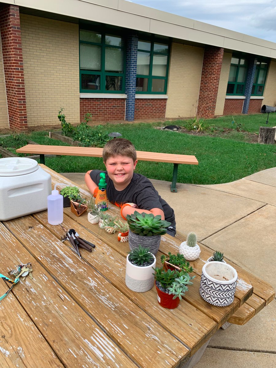 pinestreetelem's tweet photo. Planting succulents in the garden. @PalmyraSchools #ROARreward #WithAnAdult #PineRocks https://t.co/Cew7c32OAn