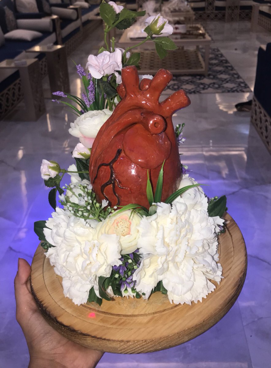 laylamin96's tweet photo. @lRaseml هذا هو مجسمك الرائع كان هدية من خواتي ❤️❤️❤️ وميدالية المخ اذا صورتها وريتك ي جميلة https://t.co/FndMp2KzIT