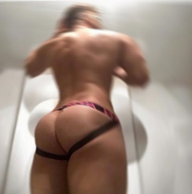 2 pic. JUGAMOS !!!! ? ? 
((QUE PREFIEREN))
1 ?
2 ? 

#gay #gaymalaga #gayporn #GayVideo #gaybeard #BuenLunes