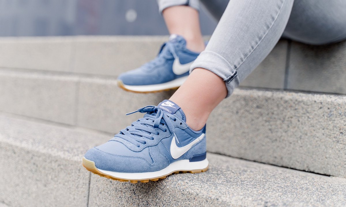 nike internationalist blue womens