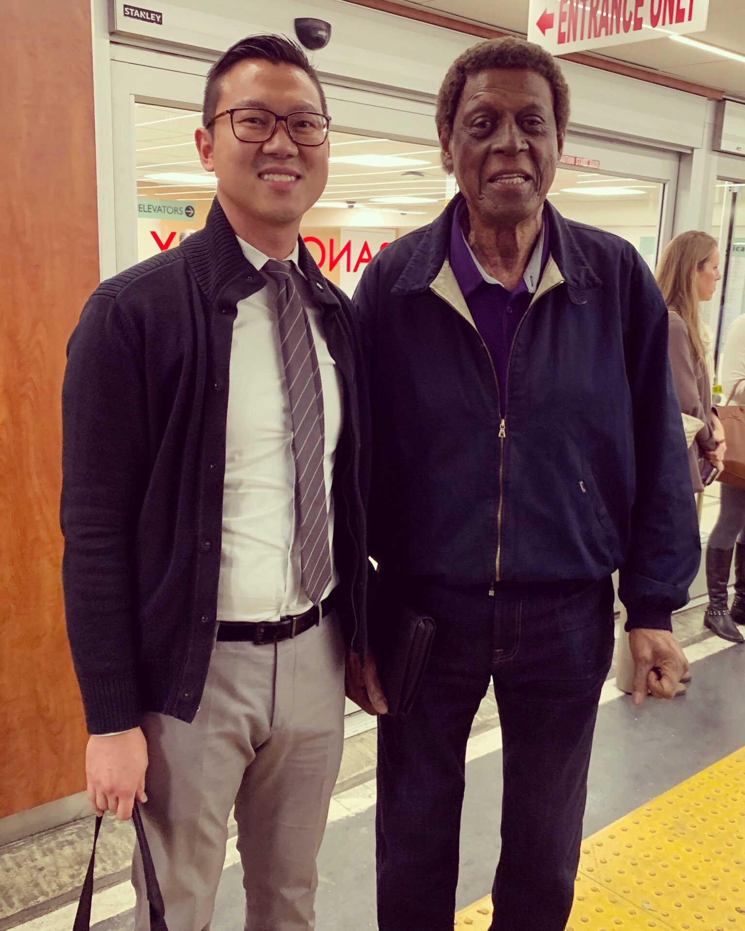 Happy 85th Birthday to the great Elgin Baylor!!       