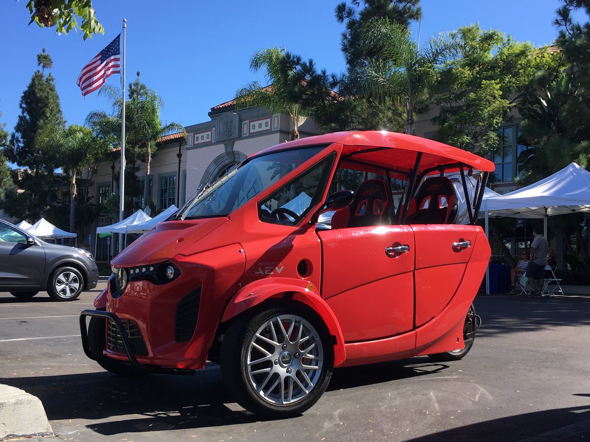 AyroInc's tweet photo. #NDEW2019 #SanDiego a HUGE success for #AyroInc! Non-stop test drives for 5.5 hrs! #AYRO311 #autocycle is 1st-ever #allelectric #3wheeler avail to purchase in U.S. Shout out to our Hawaii launch partners, Free Range Hawaii!
#Ayro #ChargeForward #ElectricVehicles #EV #Electric https://t.co/Q3BvS815Ey