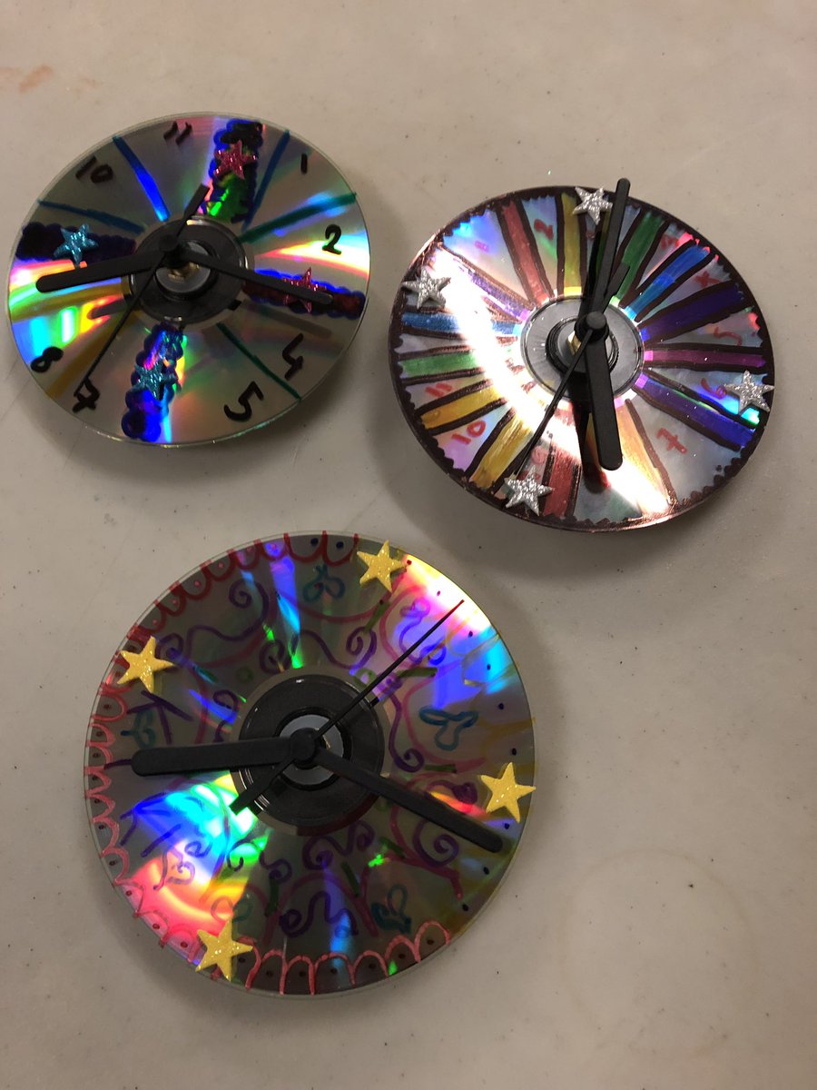 ggstepneygreen's tweet photo. #Stepney Guides has fun recycling old cd’s into clocks tonight and food tins into pencil pots. https://t.co/tjIdbEdOgc