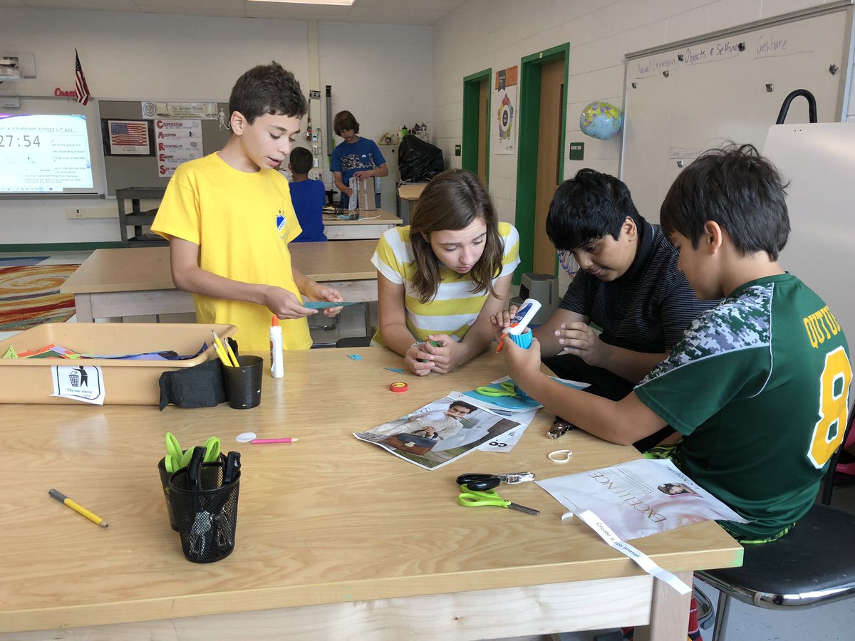 Jmschickel42's tweet photo. @MrHessSLES G6 artists finally had their 1st art of the year & celebrated by cooperating & collaborating in a #taskparty! @StratfordLndgES https://t.co/OGpBluquCg